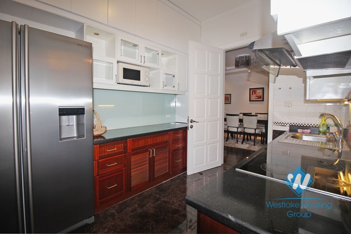 Deluxe apartment for rent in Ciputra Tower near UNIS school